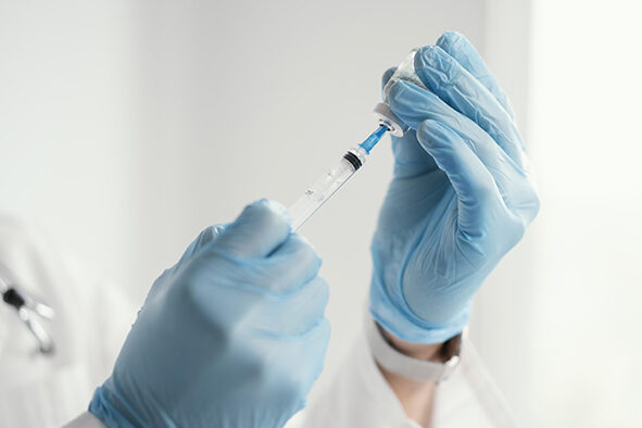 doctor-getting-ready-vaccine-patient (1)